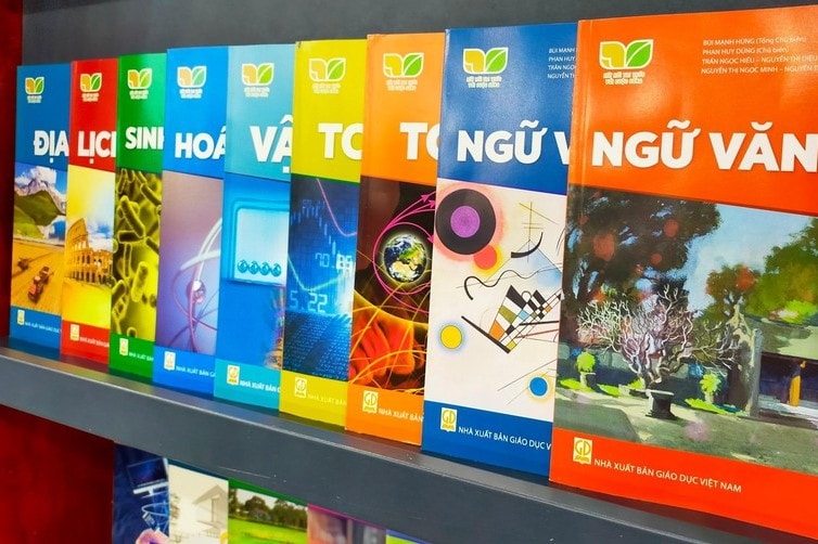 Nhà Xuất bản Giáo dục Việt Nam cho biết đã hoàn thành việc in, nhập kho trên 90% sản lượng sách giáo khoa, sẵn sàng phục vụ năm học mới.
