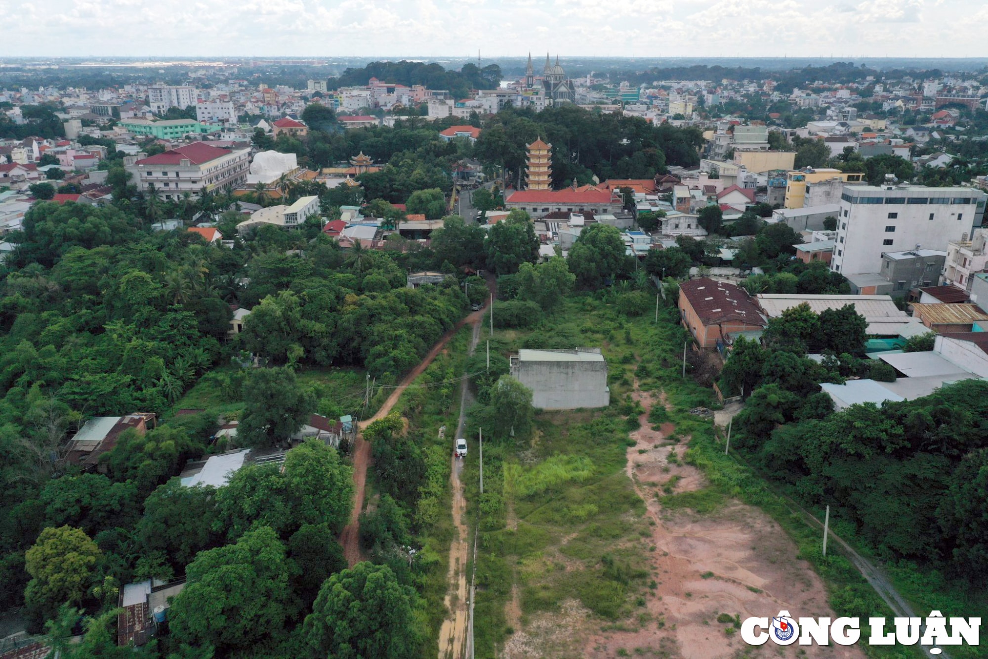 Năm 2007, UBND tỉnh Bình Dương chấp thuận giao Công ty Tân Vũ Minh thực hiện đầu tư dự án khu dân cư Thủ Dầu Một Thế Kỷ 21. Thời điểm này nhiều người dân trong khu đất vui mừng vì khu đất gần như bỏ hoang này sẽ được đầu tư xây dựng khang trang, đời sống người dân được nâng cao.