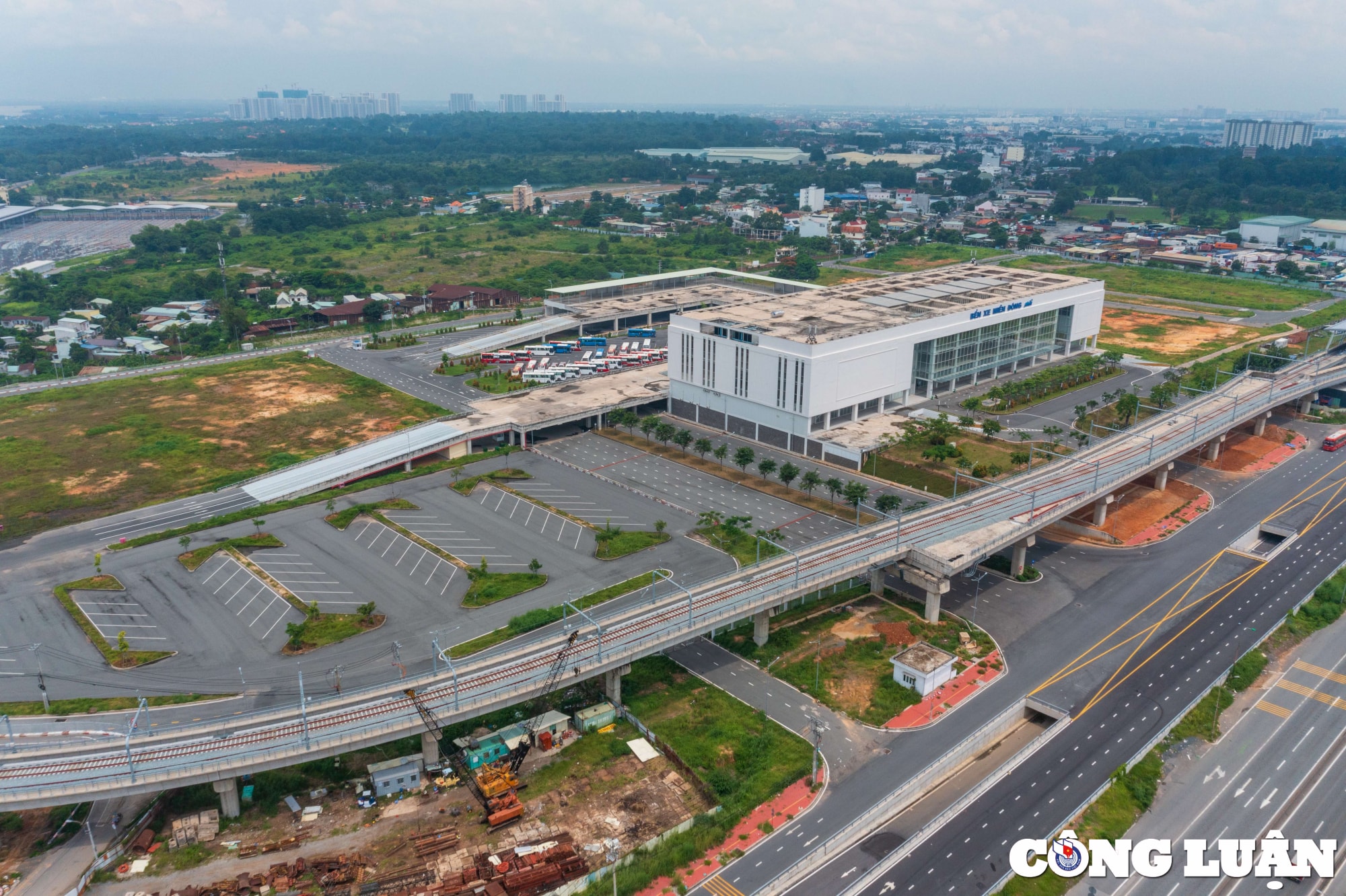 Đồng thời, từ năm 2020 tới nay, dịch Covid-19 đã hạn chế việc đi lại của hành khách nên các tuyến và người dân cũng hạn chế đi lại. Hiện các hãng hàng không giá rẻ phát triển nên hầu hết các tuyến đường dài đều được chọn di chuyển bằng đường hàng không.
