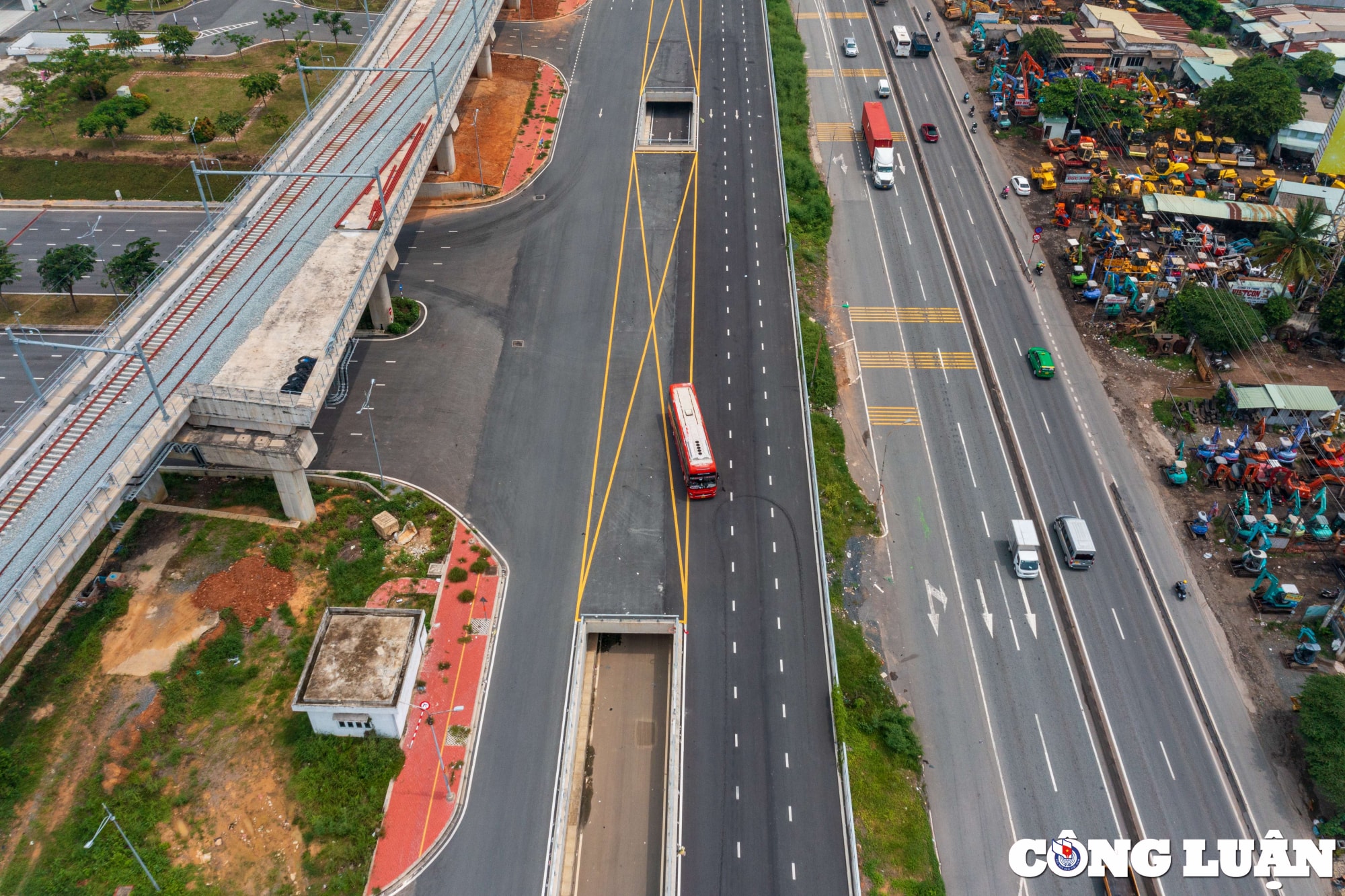Bên cạnh đó, tình trạng vi phạm “xe dù”, “bến cóc” ở khu vực BXMĐ cũ đến ngã tư Bình Phước vẫn còn tồn tại nên hành khách chưa thực sự mặn mà với bến mới.
