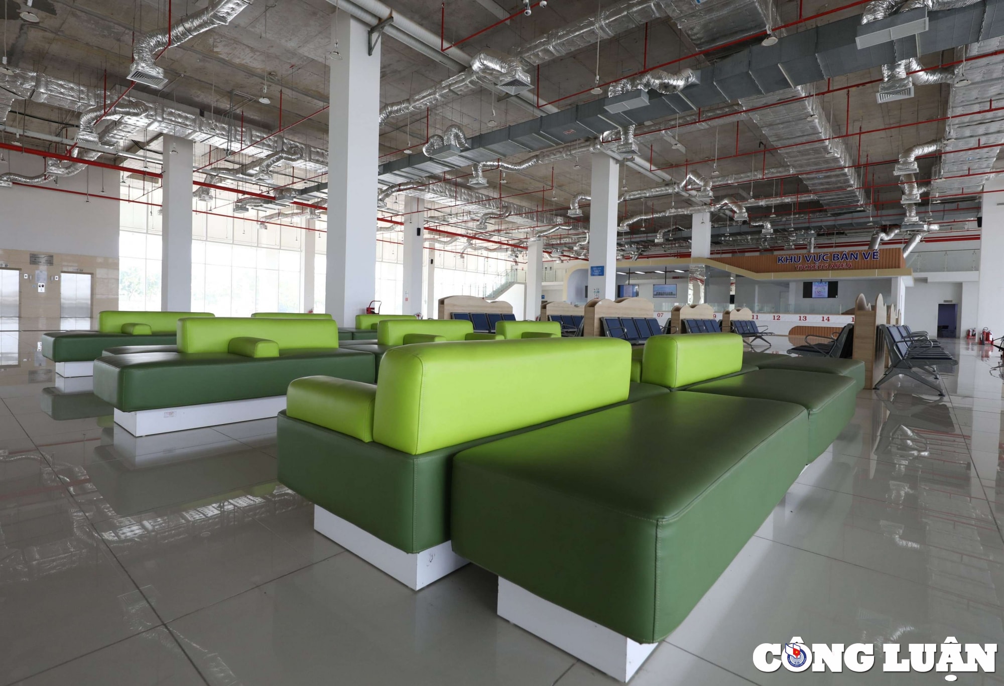 Cụ thể, quan sát vào ngày 27/6, bến xe hầu như không có bóng người.