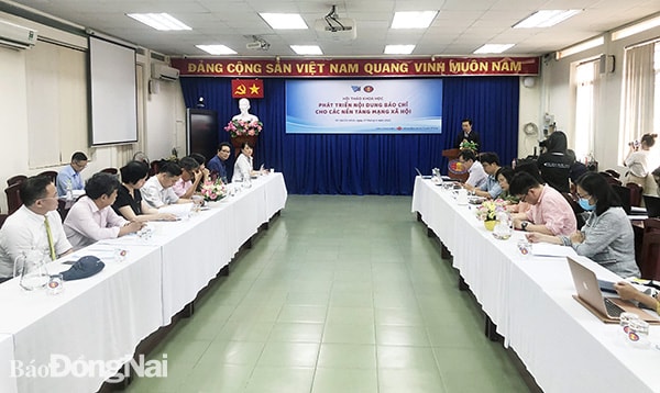 Các đại biểu tham dự hội thảo khoa học Phát triển nội dung báo chí cho các nền tảng mạng xã hội. Ảnh: Báo Đồng Nai