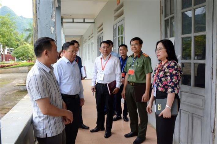Thứ trưởng Ngô Thị Minh kiểm tra công tác thi tại tỉnh Lai Châu.