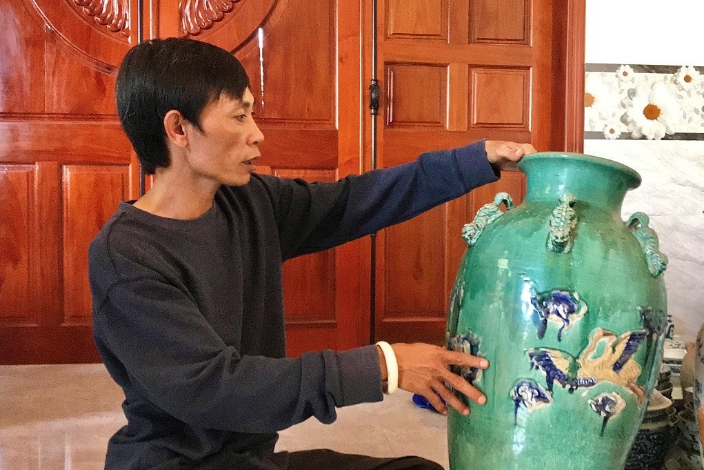 Nhiều cổ vật có tuổi đời lên đến hàng trăm năm, được nhiều người đặt mua với số tiền khá cao nhưng ông Khoang quyết không bán