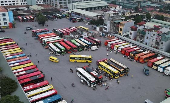 Hoạt động vận tải gặp nhiều khó khăn do dịch bệnh COVID-19, giá nhiên liệu tăng cao,...
