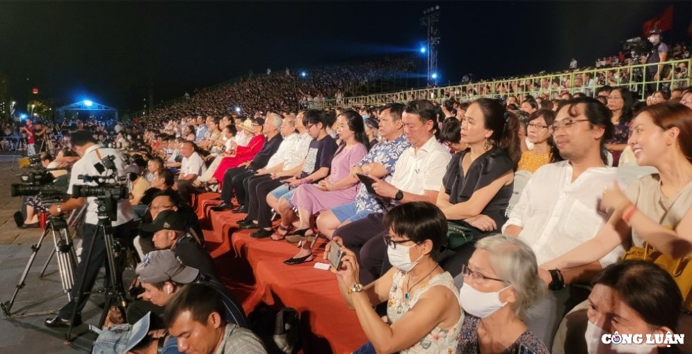 Hàng nghìn người yêu nhạc có mặt tại Đêm nhạc Trịnh Công Sơn