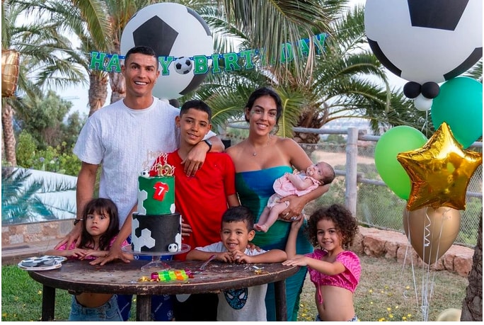Ronaldo tổ chức sinh nhật cho con trai cả trong kỳ nghỉ. Ảnh: Daily Mail