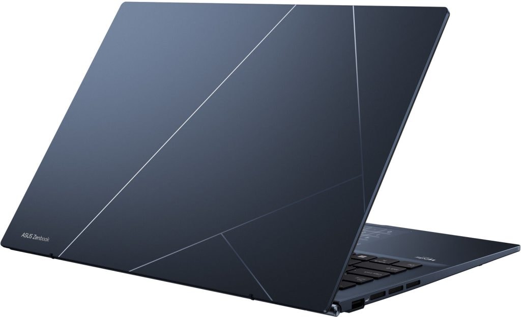 Asus tăng nhẹ trọng lượng và độ mỏng của Zenbook 14 OLED so với thế hệ trước lên 1,39 kg và 16,9 mm tương ứng. Tuy nhiên, các thông số này vẫn nổi bật khi so với HP Pavillion 14 (1,45 kg) hay MacBook Air M1 13,6 inch (1,35 kg).