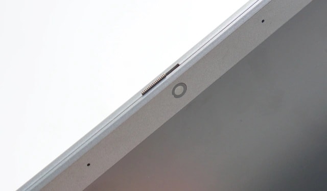 Điểm cộng cho camera của E140 là có thanh gạt để che lại, tương tự Shutter trên các máy ThinkPad. Khi không dùng đến webcam, người dùng nên gạt nút này để tránh rò rỉ hình ảnh cá nhân.