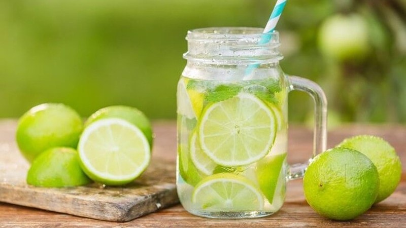 Nước chanh cải thiện sức khỏe tiêu hóa.