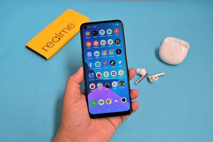 Realme 8 5G (7,49 triệu đồng): So với các “đối thủ” trong danh sách này, Realme 8 5G cũng có cấu hình tương đương với màn hình 6,5 inch thiết kế “đục lỗ” xu hướng; chip MediaTek Dimensity 700 cũng như RAM 8GB, ROM 128GB và pin 5000 mAh. Các thông số này đủ “ngon” để xử lý các tác vụ cơ bản.