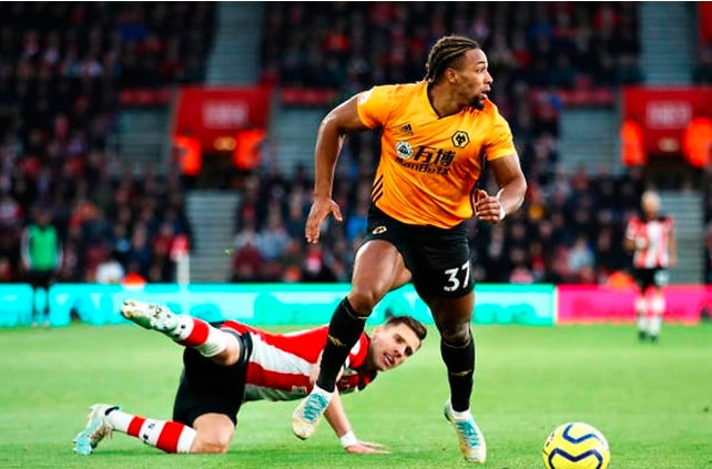 Dẫu vậy, tiền vệ Adama Traoré có thể không khoác áo Wolves trong mùa tới. Theo Goal, câu lạc bộ Leeds United đang đàm phán hỏi mua ngôi sao sinh năm 1996 với giá 20 triệu bảng. Đội bóng này cần sự phục vụ của Traoré để thay thế Raphinha sắp ra đi. Ảnh: Goal