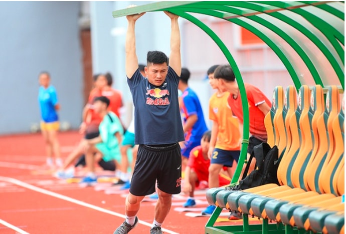 HAGL nhận tin không vui khi thủ môn Huỳnh Tuấn Linh và Lê Văn Trường bị dính chấn thương trong ngày V.League 2022 trở lại. Ảnh: baogiaothong