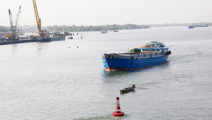 Giảm phí, lệ phí trong lĩnh vực đường thủy nội địa để chia sẻ khó khăn với các doanh nghiệp trong bối cảnh giá nhiên liệu tăng cao. Ảnh minh họa.