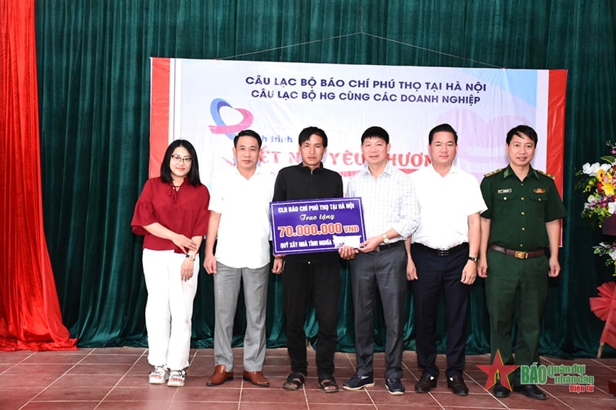 trao qua dong vien cac em nho co hoan canh kho khan tinh lao cai hinh 1