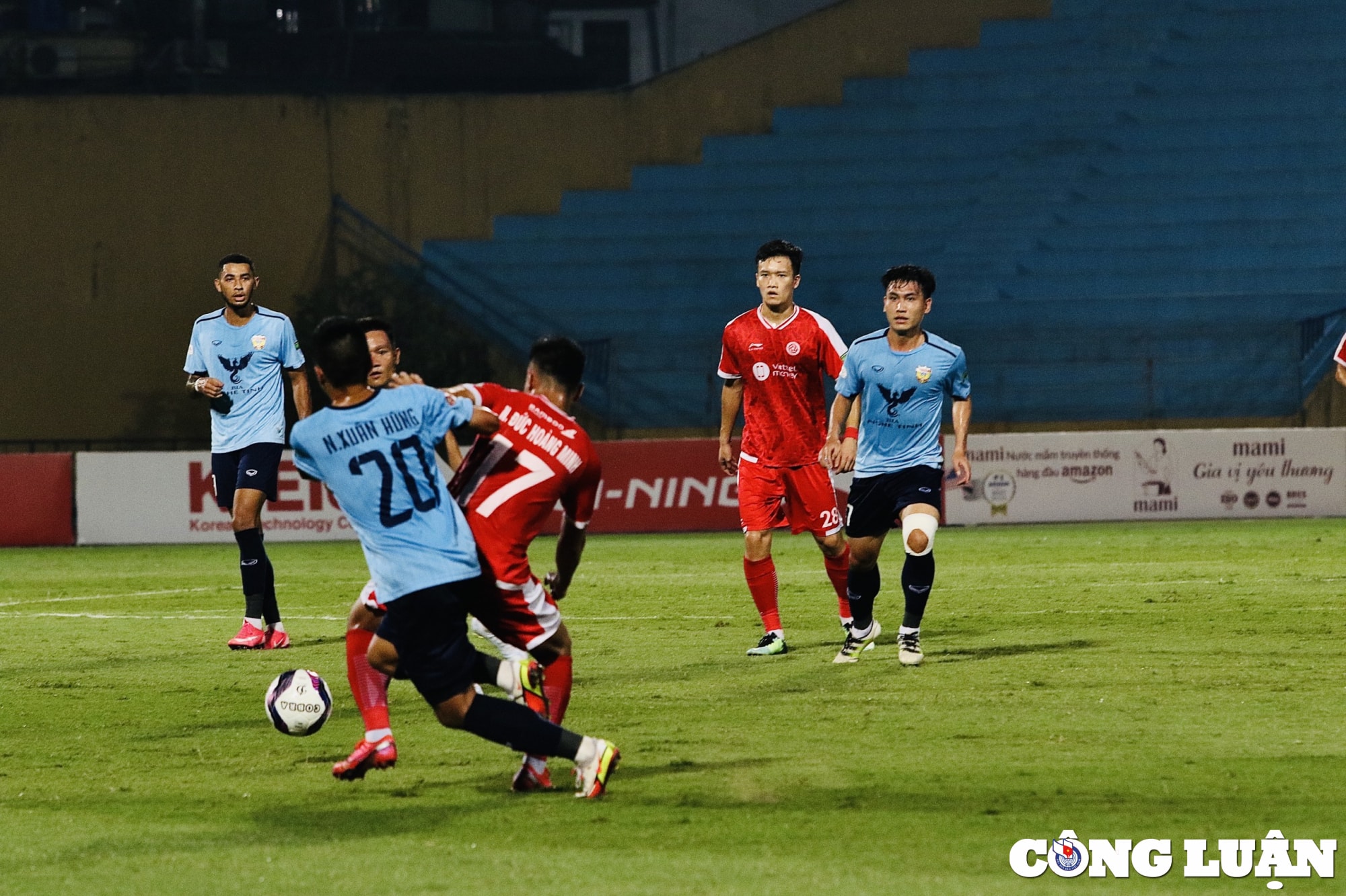 hang cong vo duyen viettel fc de thua 0 1 ha tinh tren san hang day hinh 3