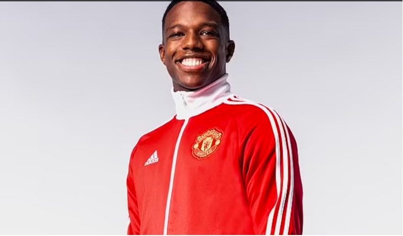 tyrell malacia chinh thuc gia nhap man utd hinh 3