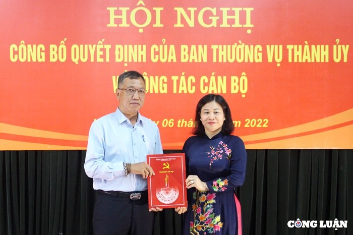 ha noi trao cac quyet dinh ve cong tac can bo tai bao hanoimoi va bao kinh te do thi hinh 2