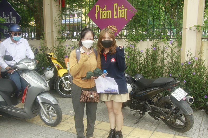 chiec thuyen ngoai xa vao de van nhieu thi sinh vui suong vi trung tu hinh 1