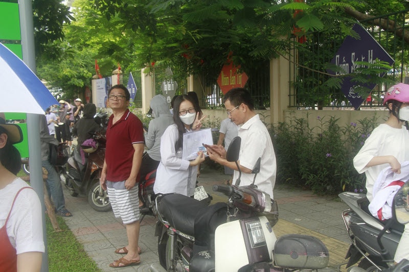 chiec thuyen ngoai xa vao de van nhieu thi sinh vui suong vi trung tu hinh 3
