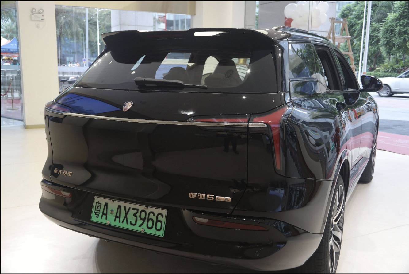 chua no evergrande rao ban xe dien re bang nua xe tesla hinh 1