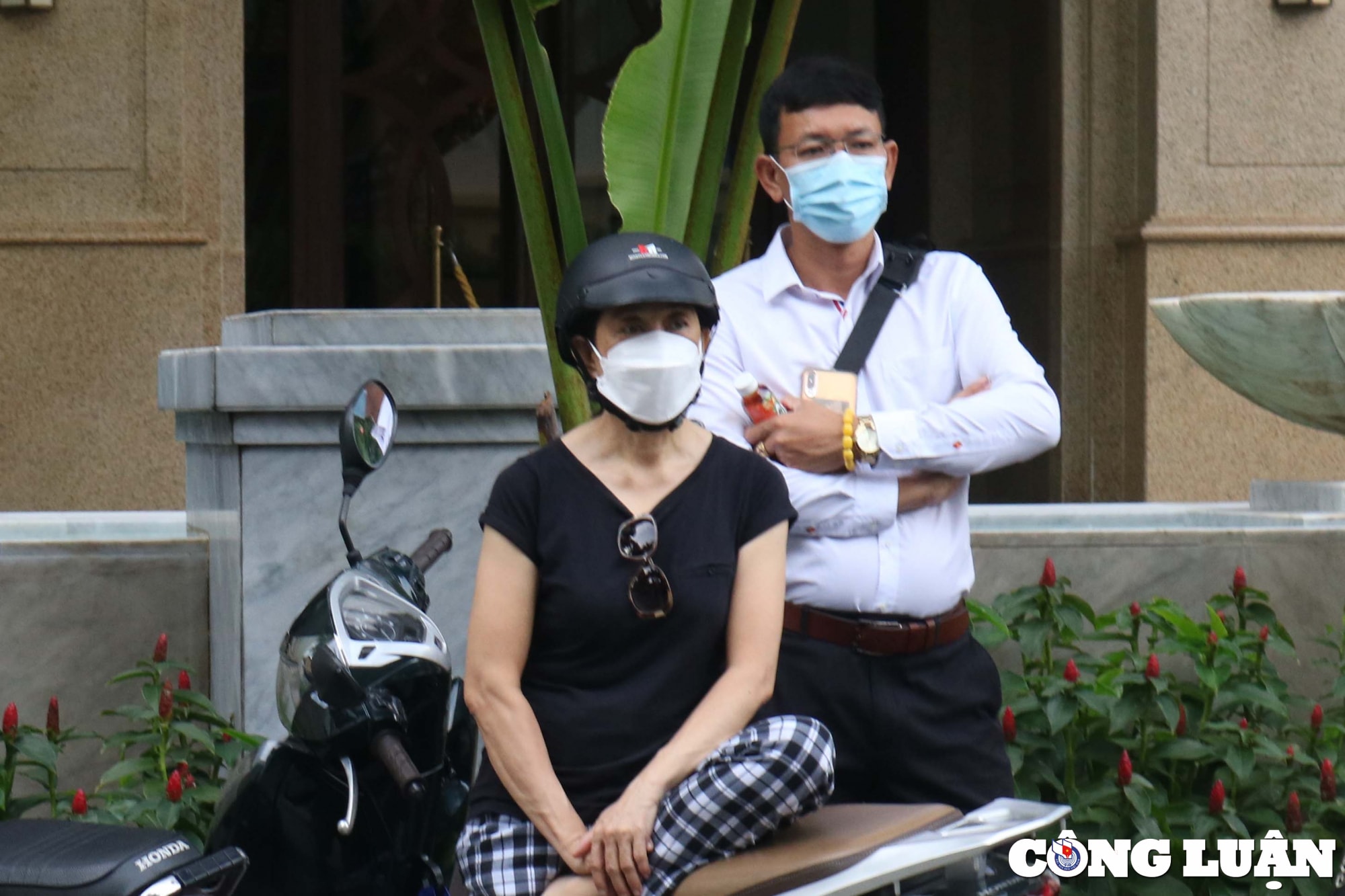 ky thi tot nghiep thpt quoc gia 2022 phu huynh hoi hop cho con thi mon dau tien hinh 1