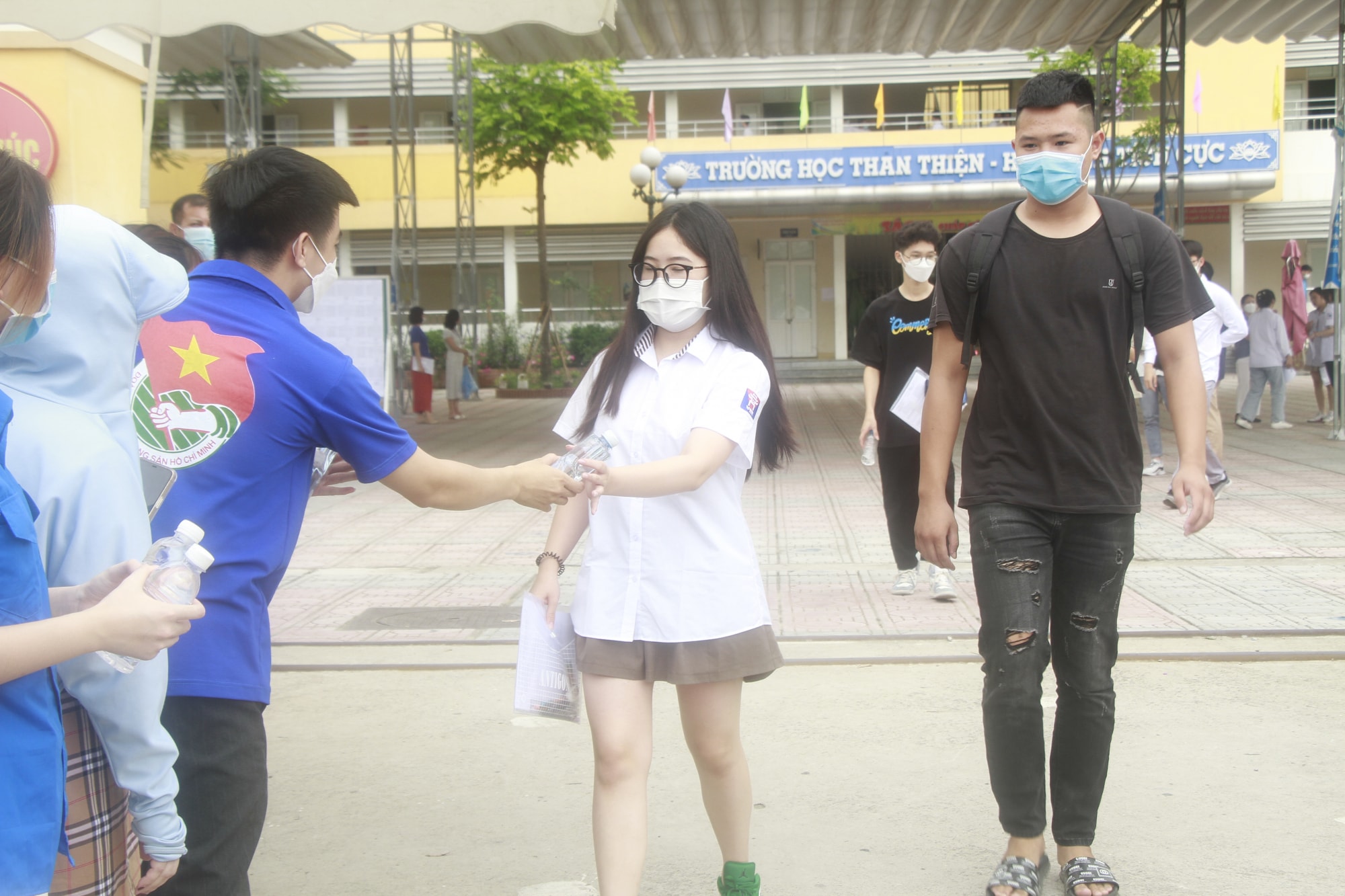 chiec thuyen ngoai xa vao de van nhieu thi sinh vui suong vi trung tu hinh 5