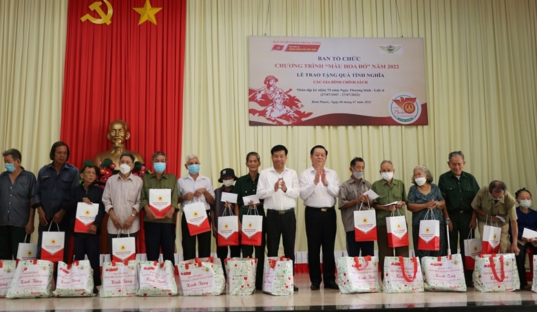 chuong trinh mau hoa do nam 2022 den voi nhieu gia dinh chinh sach tinh binh phuoc hinh 1