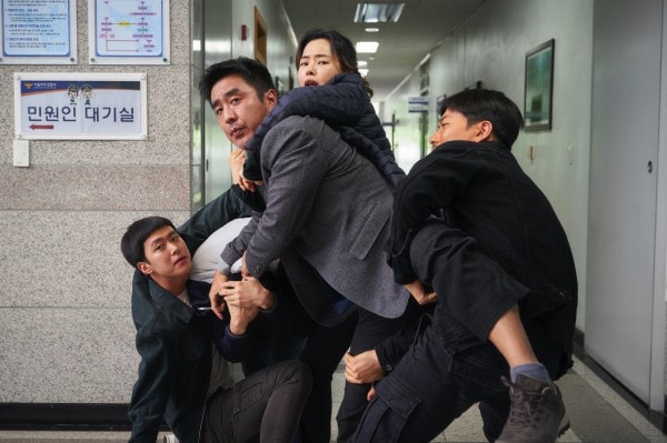 the roundup phim hanh dong cua tai tu ma dong seok bi cam chieu o viet nam hinh 2