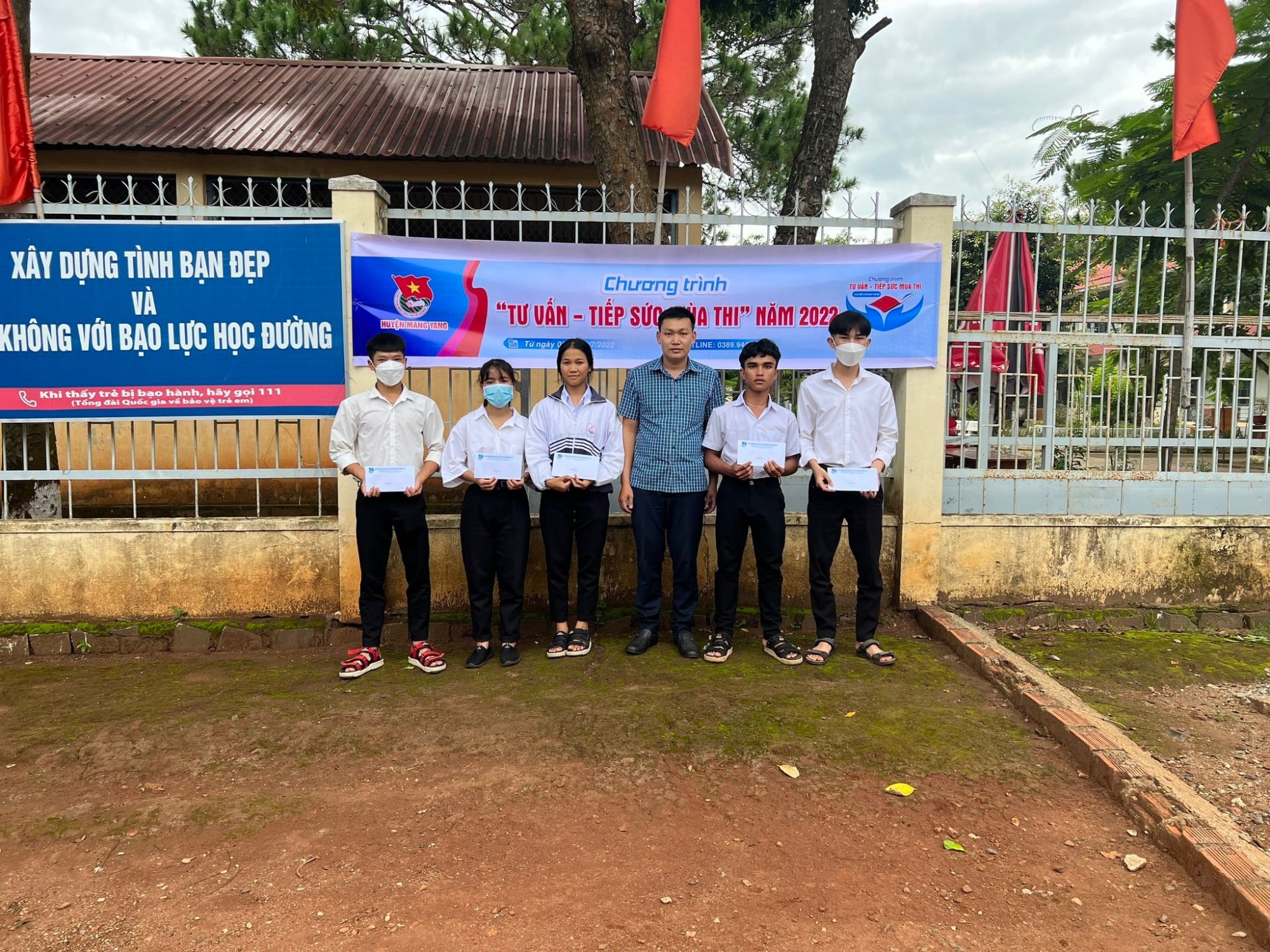 gia lai nu sinh khuyet tat voi nghi luc phi thuong va uoc mo vao dai hoc hinh 2