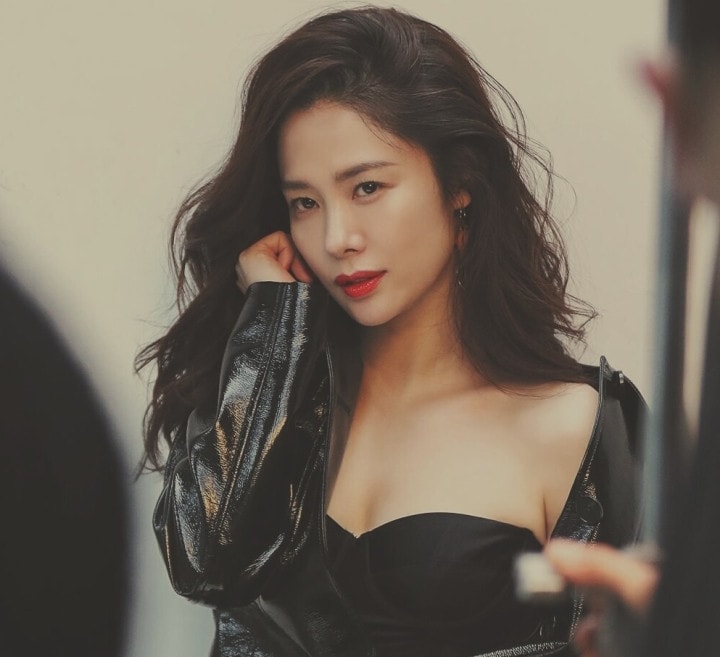 kim hyun joo tai xuat trong bo phim kinh di zombie moi hinh 4