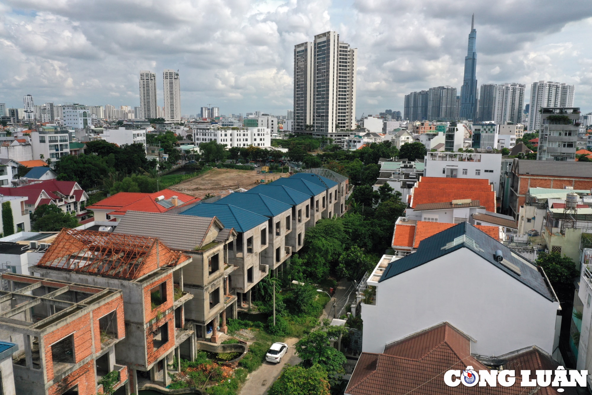 hang chuc biet thu trieu usd bo hoang trong long thanh pho thu duc hinh 1
