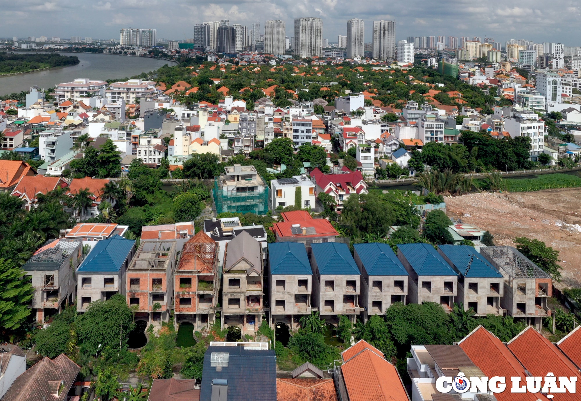 hang chuc biet thu trieu usd bo hoang trong long thanh pho thu duc hinh 2