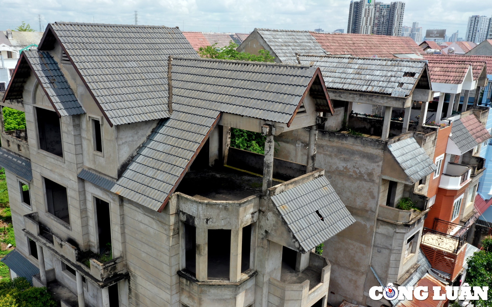 hang chuc biet thu trieu usd bo hoang trong long thanh pho thu duc hinh 9