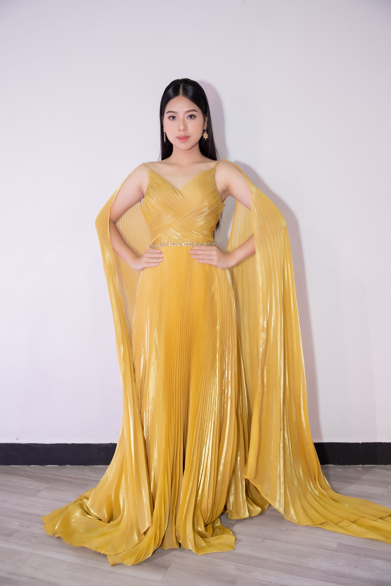 miss supranational 2013 thi pham catwalk cho ngo ngoc gia han truoc ngay len duong chinh chien tai an do hinh 3