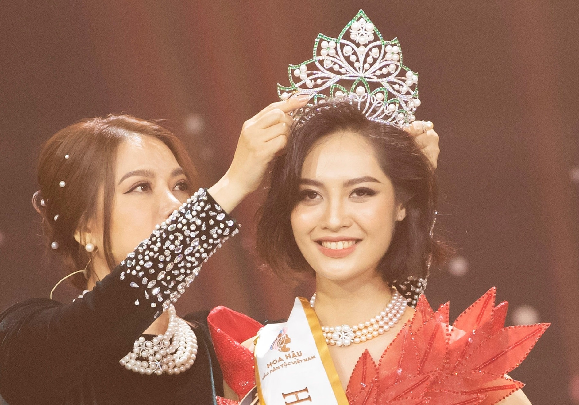 nong thuy hang dang quang hoa hau cac dan toc viet nam 2022 hinh 1