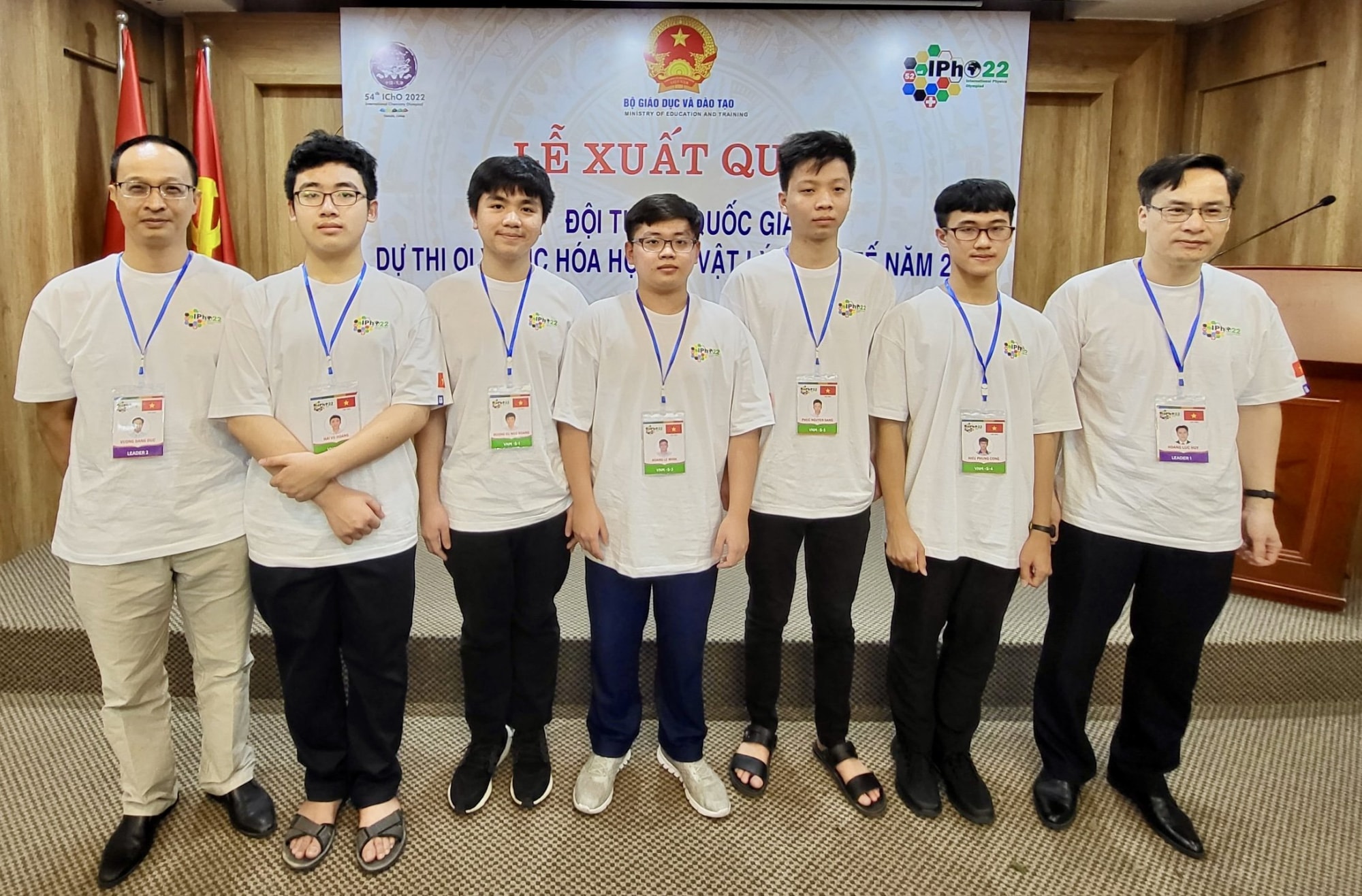 doan hoc sinh viet nam dung thu 5 trong ky thi olympic vat li quoc te hinh 1