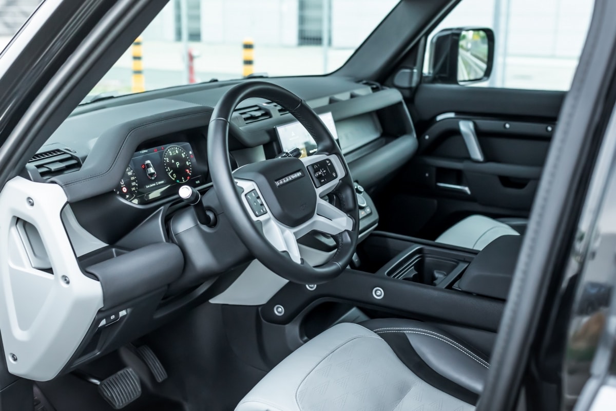 suv land rover defender ban do tu manhart performance hinh 4