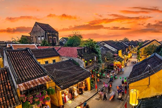 nguoi dan un un di du lich san bay qua tai cac cong ty lu hanh chay tour hinh 2