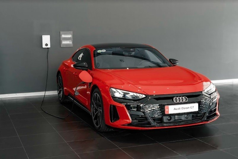 audi e tron gt quattro xe the thao dien gia tu 52 ty dong doi thu cua porsche taycan hinh 7