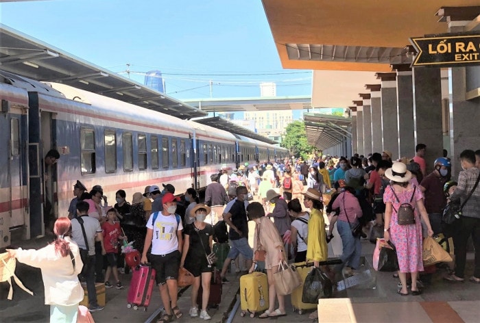 nganh duong sat mo ban ve tau khach dip nghi le 2 9 hinh 1