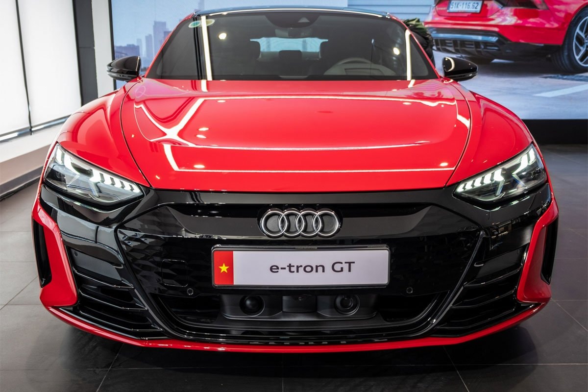 audi e tron gt quattro xe the thao dien gia tu 52 ty dong doi thu cua porsche taycan hinh 1