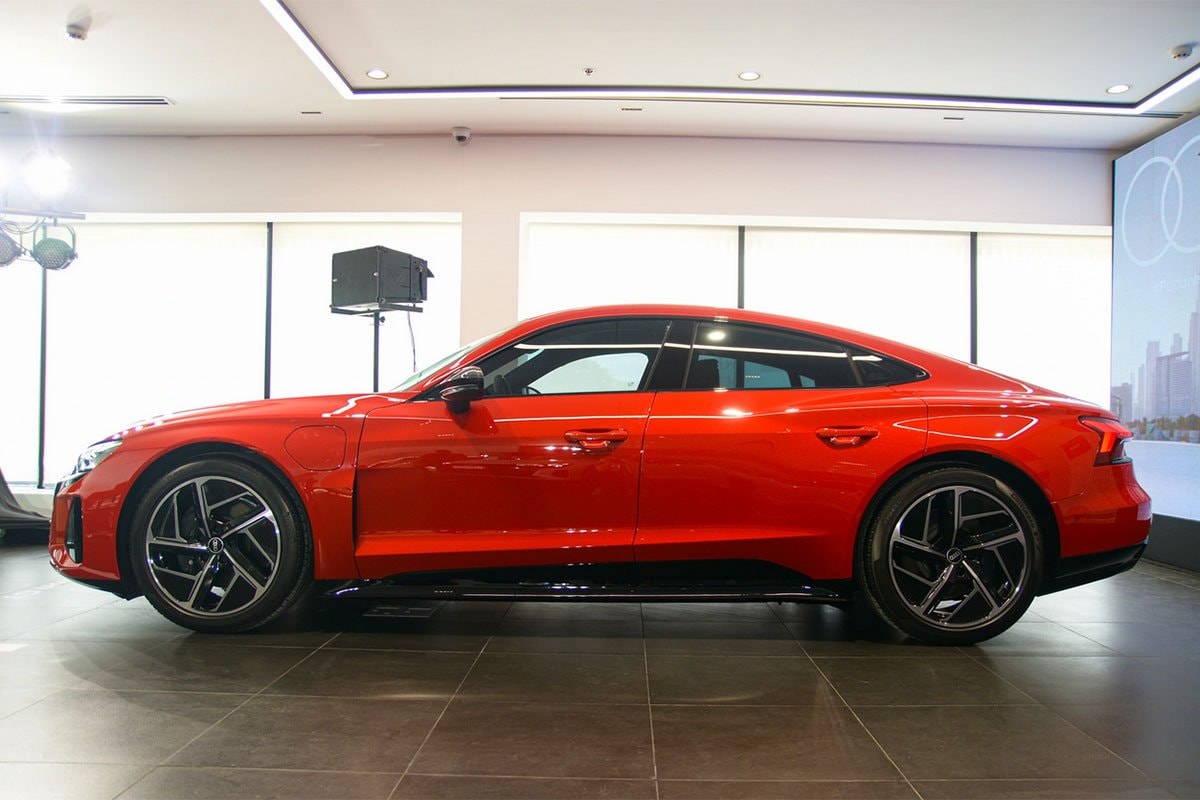 audi e tron gt quattro xe the thao dien gia tu 52 ty dong doi thu cua porsche taycan hinh 3