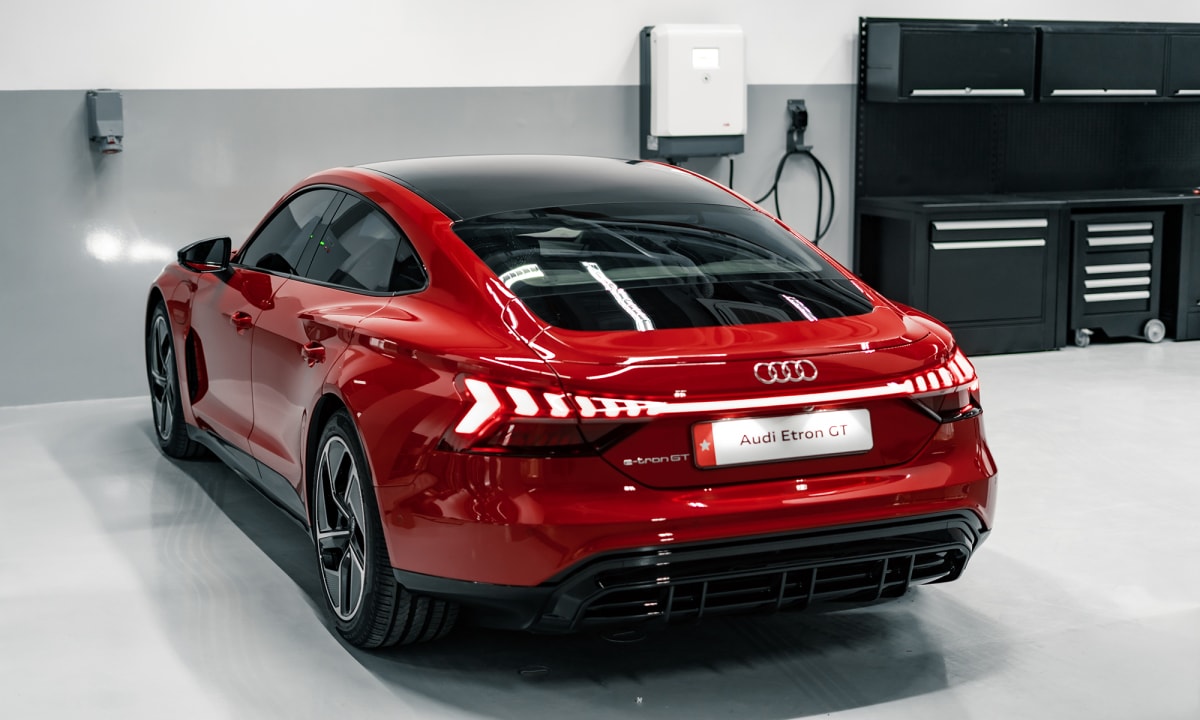 audi e tron gt quattro xe the thao dien gia tu 52 ty dong doi thu cua porsche taycan hinh 4