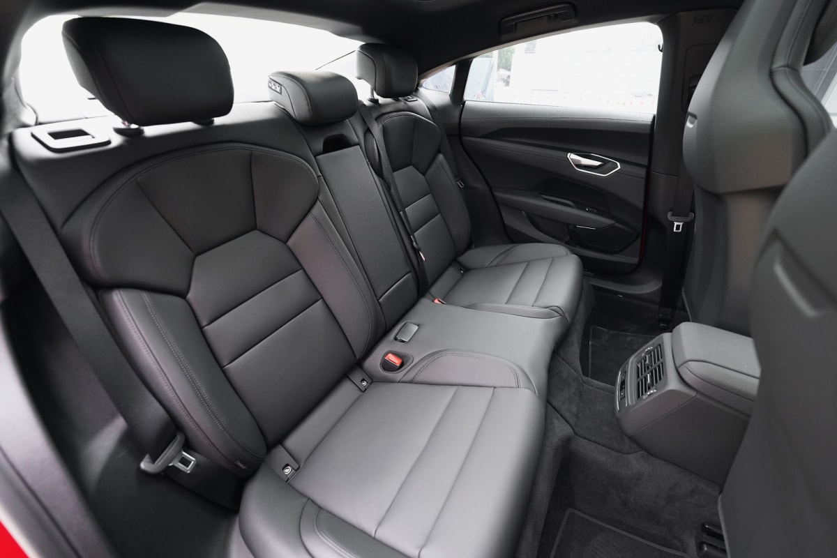audi e tron gt quattro xe the thao dien gia tu 52 ty dong doi thu cua porsche taycan hinh 6