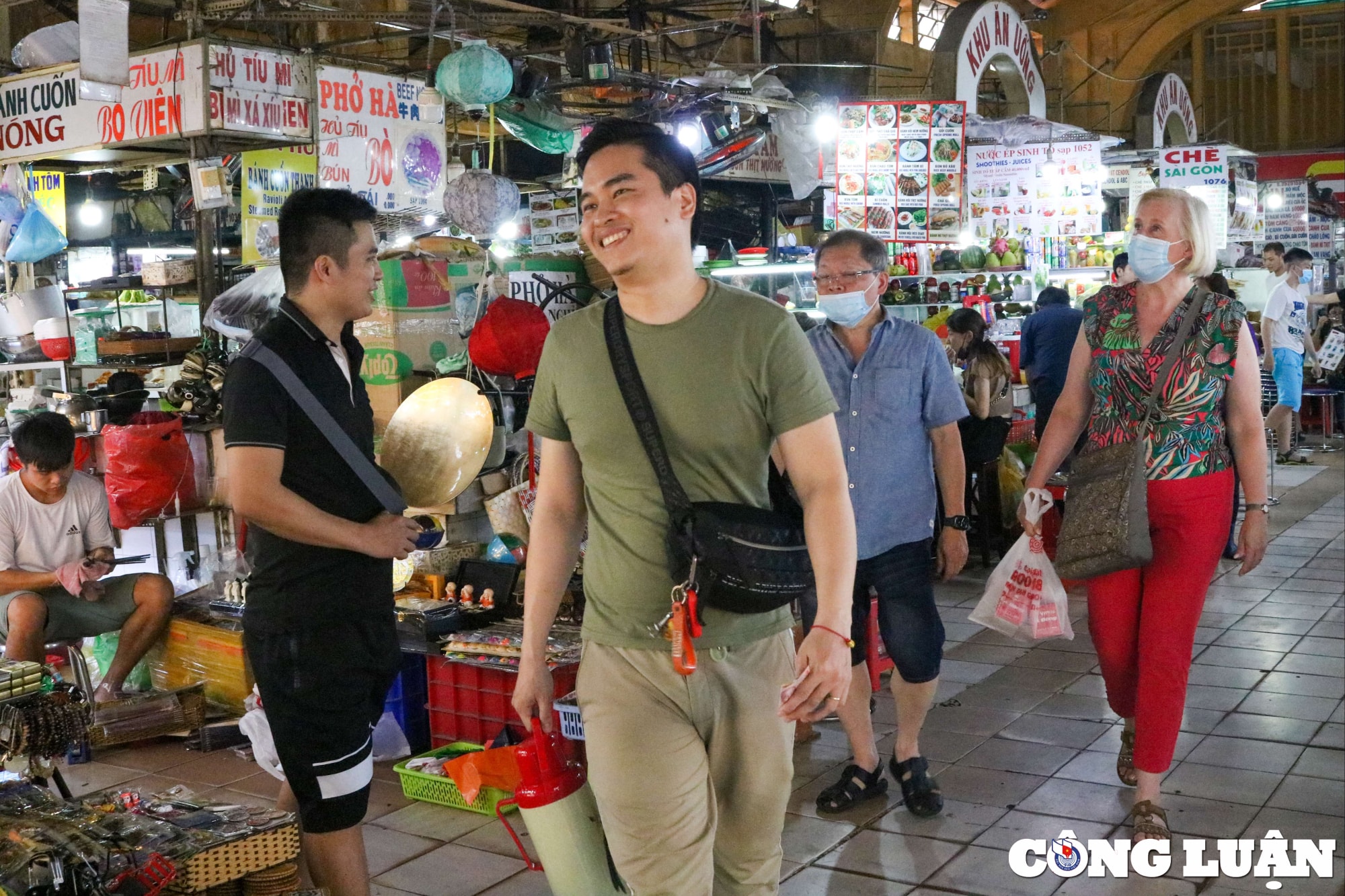cho ben thanh dong khach nuoc ngoai tieu thuong tp hcm mung ro vi thoat e hinh 4