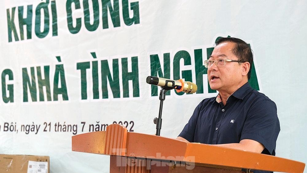 bao tien phong khoi cong xay dung nha tinh nghia va trao hoc bong hoc sinh ngheo hinh 1