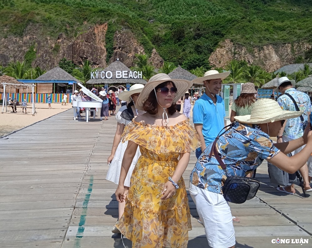 kham pha ky co bien xanh cat trang nang vang hinh 6