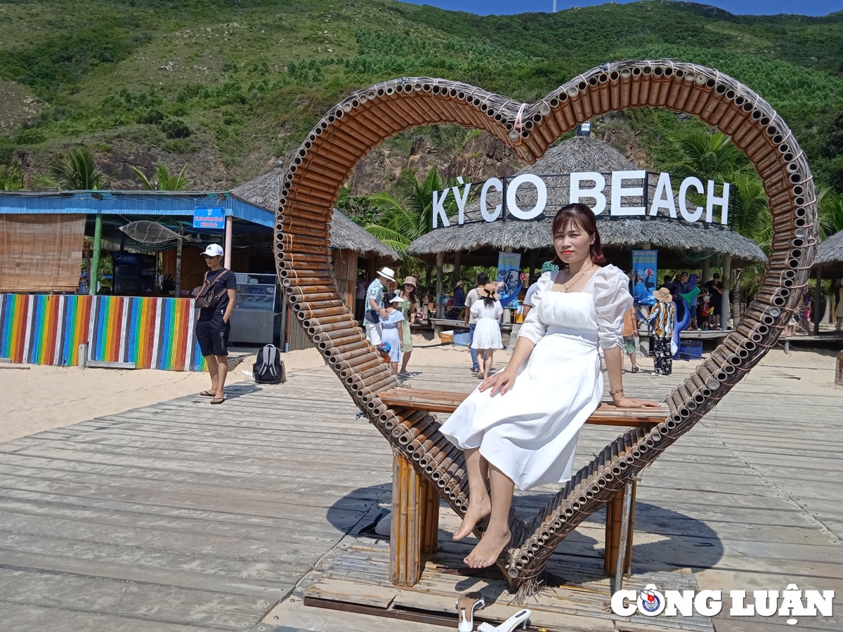 kham pha ky co bien xanh cat trang nang vang hinh 1