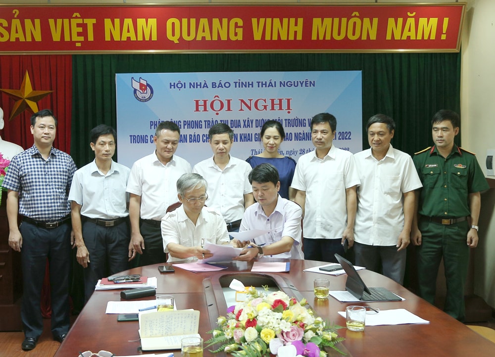 thai nguyen thuc hien tieu chi co quan van hoa va van hoa nguoi lam bao hinh 1